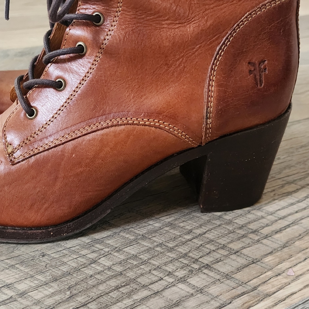 Frye womens leather boots 9